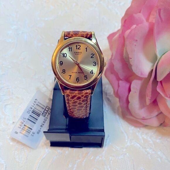 Casio women’s Gold leather Fashion Quartz - Picture 1 of 7
